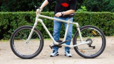 Američan si postavil plně funkční jízdní kolo z obyčejných šedých PVC trubek