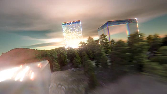 Mezinárodní trienále skla a bižuterie Jablonec 2026 ukázalo znělku se skleněnými kvádry v krajině