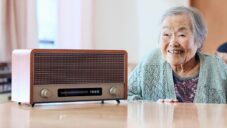 Radio Time Machine je retro rádio hrající zajímavosti z vybraného roku