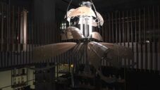 Arc of the Wind je velmi pomalá kinetická instalace připomínající robotickou květinu