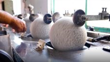 V pákistánském městě Sialkot se vyrábí 70 procent světové produkce fotbalových míčů světa