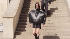 Rick Owens představil pánskou kolekci na jaro a léto 2027 s nafouknutými bundami