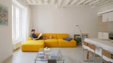 Architekt si sám pro sebe vkusně proměnil 45metrový byt v 200 let starém domě v Paříži