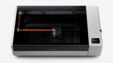 Bambu Lab R1 je domácí stolní CO₂ laser na řezání a gravírování mnoha materiálů