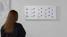 Pinakin Design vytvořili společně s Humans Since 1982 nástěnné hodiny s nádechem Indie